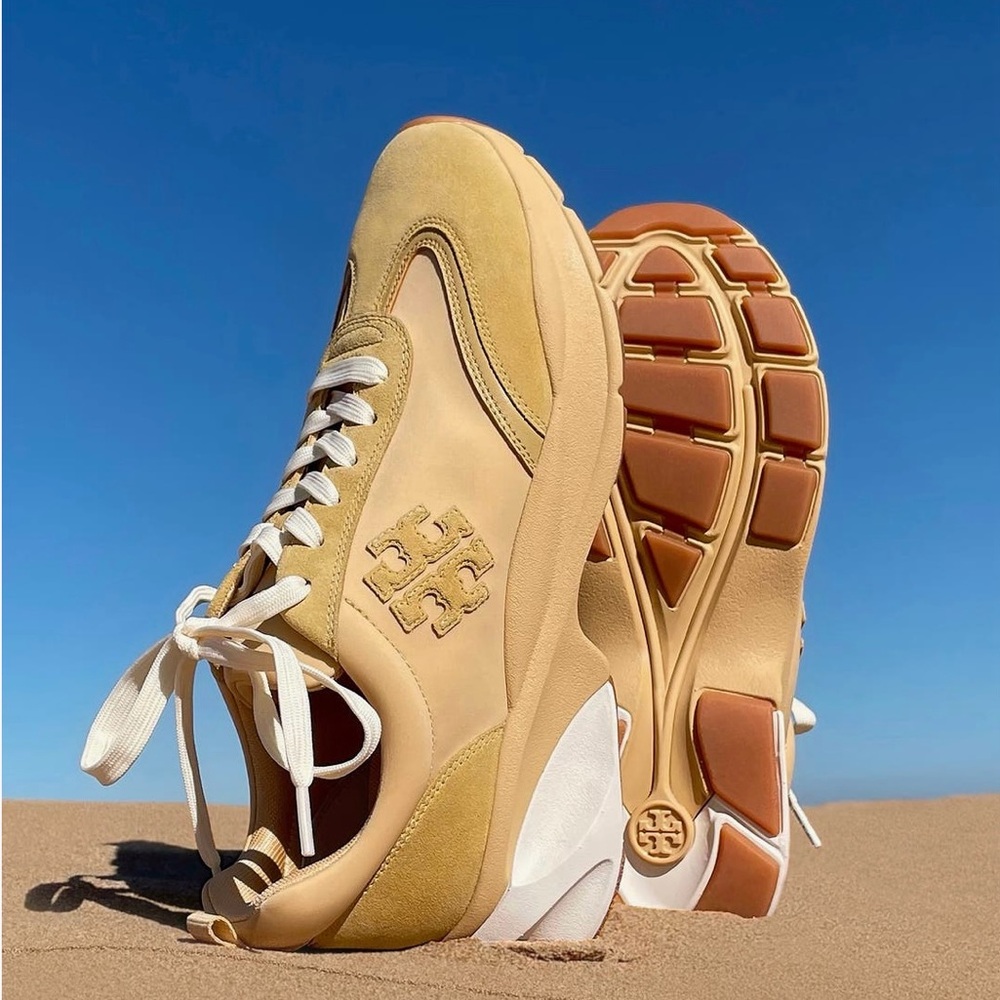 Like NEW! Tory Burch “Good Luck Trainers” Logo Plaque #89113 Sneakers Sz 9 $298